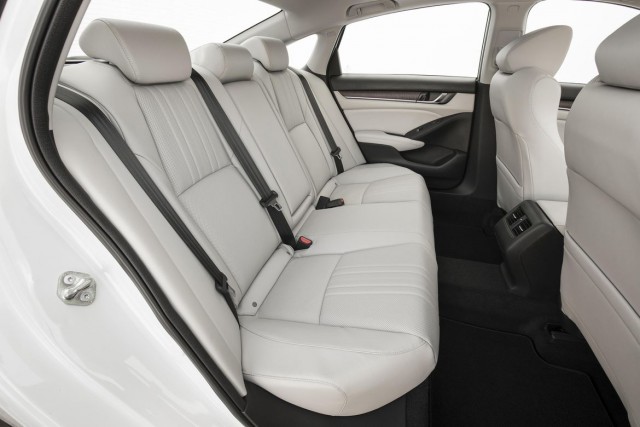  Honda Accord и Toyota Camry в 2018