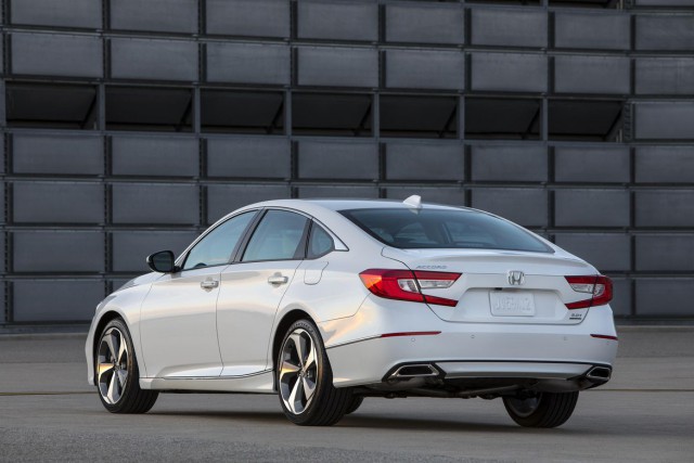  Honda Accord и Toyota Camry в 2018