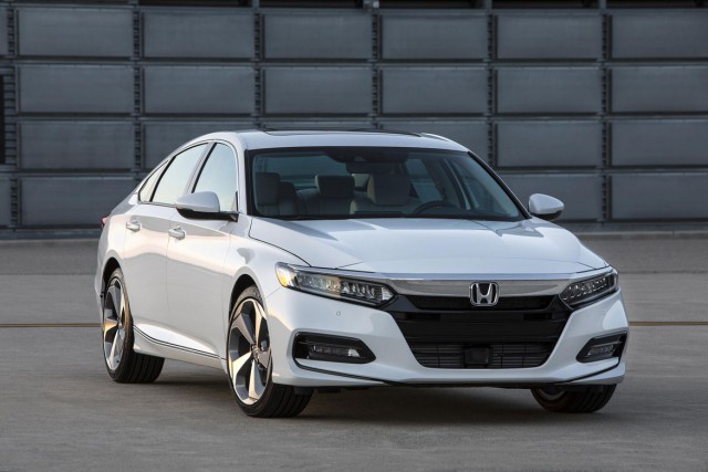  Honda Accord и Toyota Camry в 2018