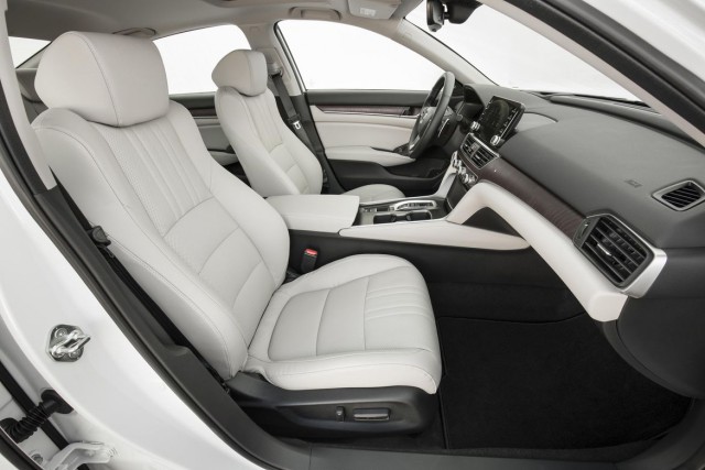  Honda Accord и Toyota Camry в 2018