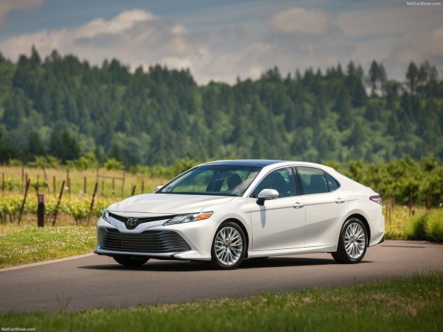  Honda Accord и Toyota Camry в 2018