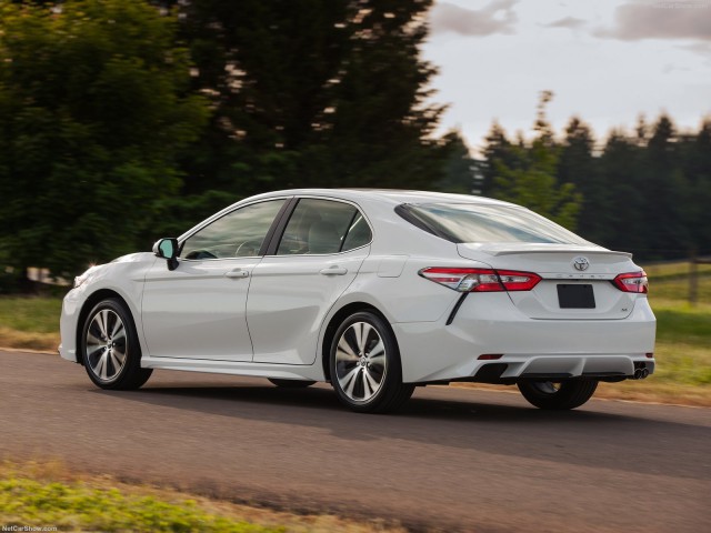  Honda Accord и Toyota Camry в 2018