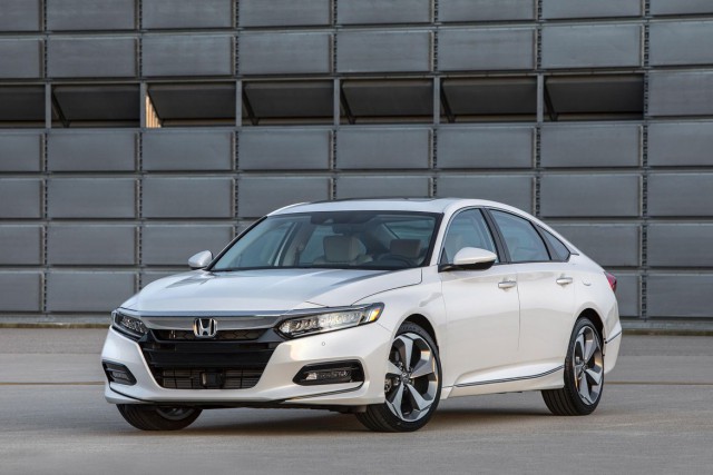  Honda Accord и Toyota Camry в 2018