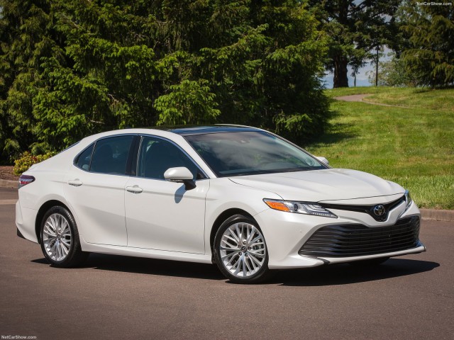  Honda Accord и Toyota Camry в 2018