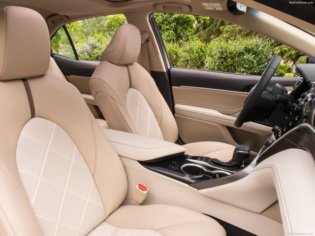  Honda Accord и Toyota Camry в 2018