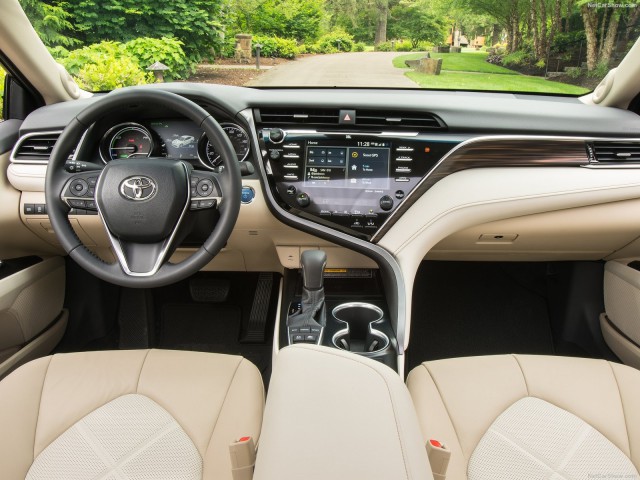  Honda Accord и Toyota Camry в 2018