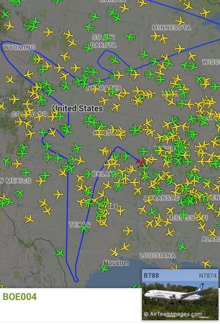 Boeing 787 Dreamliner нарисовал очертания гигантского самолета своим маршрутом