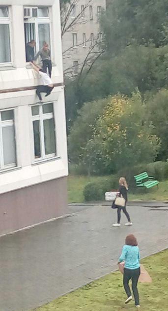 В Ивантеевке ученик устроил стрельбу в школе