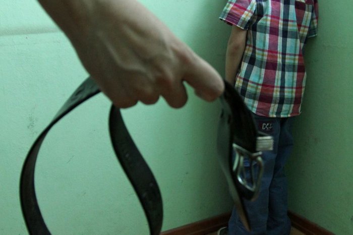 Суд признал новосибирца, ударившего сына ремнем, виновным