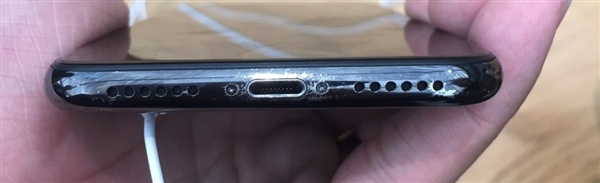 iPhone X еще и облазит!