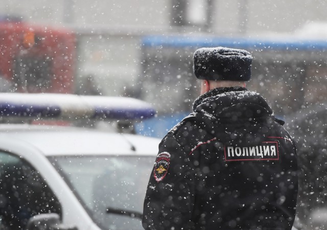 В Омске на улице нашли пятилетнюю пьяную девочку без родителей В Омске на улице нашли пятилетнюю пьяную девочку без родителей