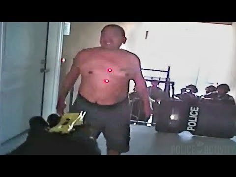  Тазером в пузо!