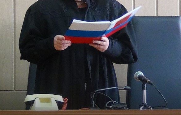 Судья обещает поставить на учёт в ПДН ребёнка, которого порезал ножницами её сын    
