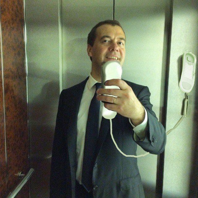 Дмитрий Медведев предложил запретить американские товары в ответ на санкции США    