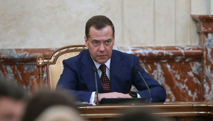 Медведев: новые санкции США пойдут на пользу России