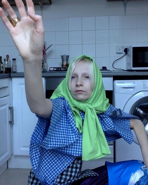 Кажется, инстаграм дома моды Balenciaga подсел на дурь