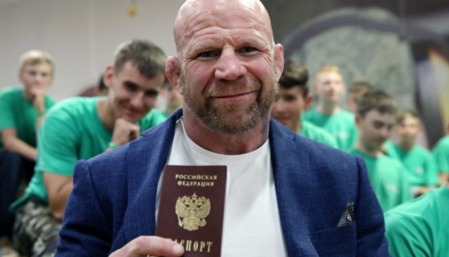 Боец Джефф Монсон стал депутатом в России