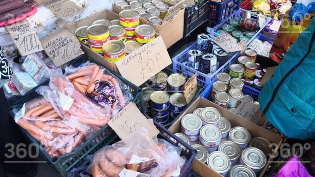 Пенсионеры в Красноярске выстраиваются в очереди за просроченной продукцией