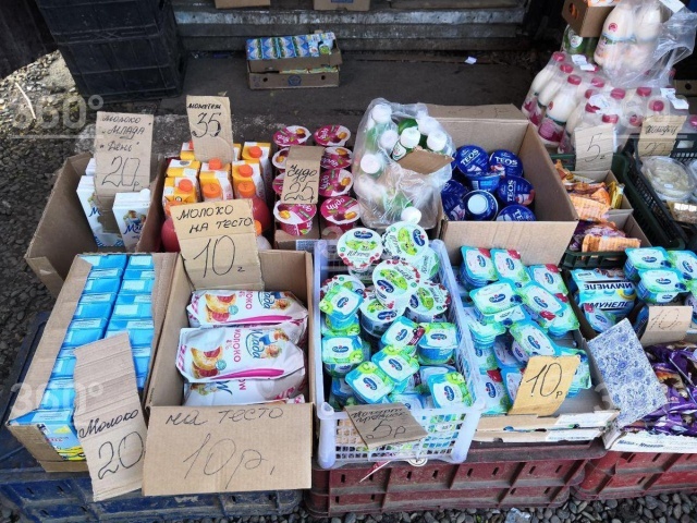 Пенсионеры в Красноярске выстраиваются в очереди за просроченной продукцией
