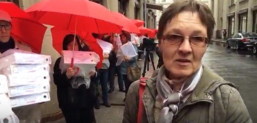 В администрацию президента принесли миллион подписей против пенсионной реформы В администрацию президента принесли миллион подписей против пенсионной реформы