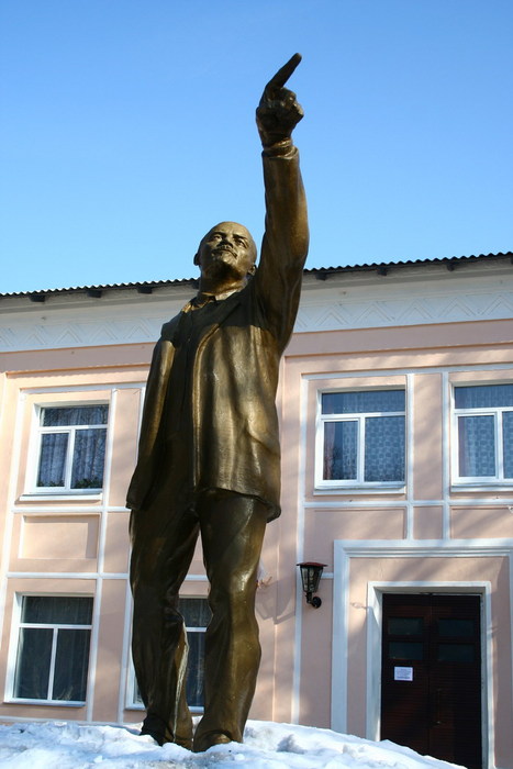 Самые странные памятники Ленину