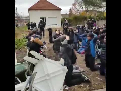 В Марселе бунтует школота!