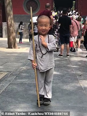 3-летний малыш тренируется в монастыре Шаолинь