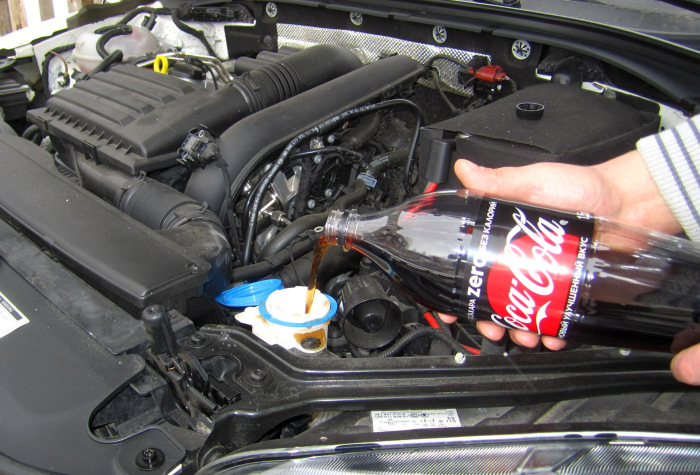 Польза Coca-Cola для двигателя автомобиля Польза Coca-Cola для двигателя автомобиля