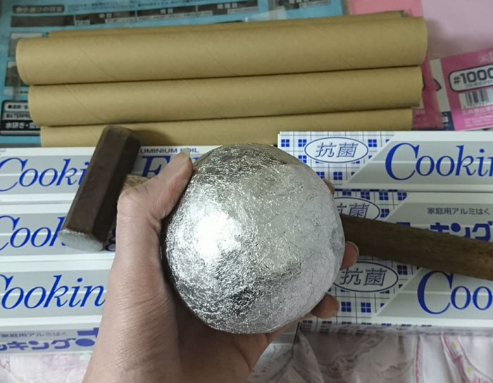 Японцы шары из алюминиевой фольги превращают в блестящее совершенство