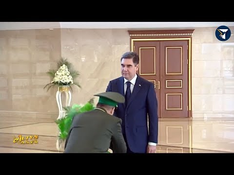  Президент Туркменистана и его военные