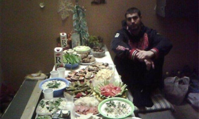 Икра, алкоголь и оливье: как празднуют Новый год на зоне