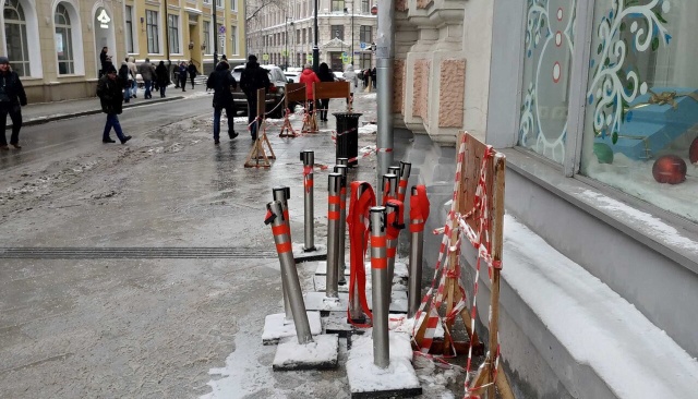 В Москве установили ограждения для сугробов нового образца