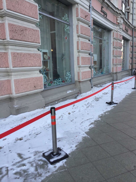 В Москве установили ограждения для сугробов нового образца