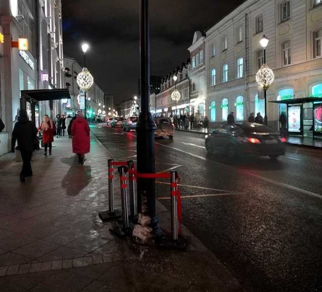 В Москве установили ограждения для сугробов нового образца
