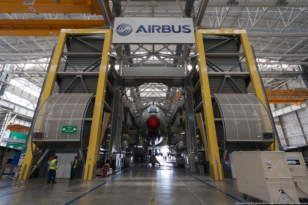 Процесс производства самого большого в мире пассажирского самолета Процесс производства самого большого в мире пассажирского самолета