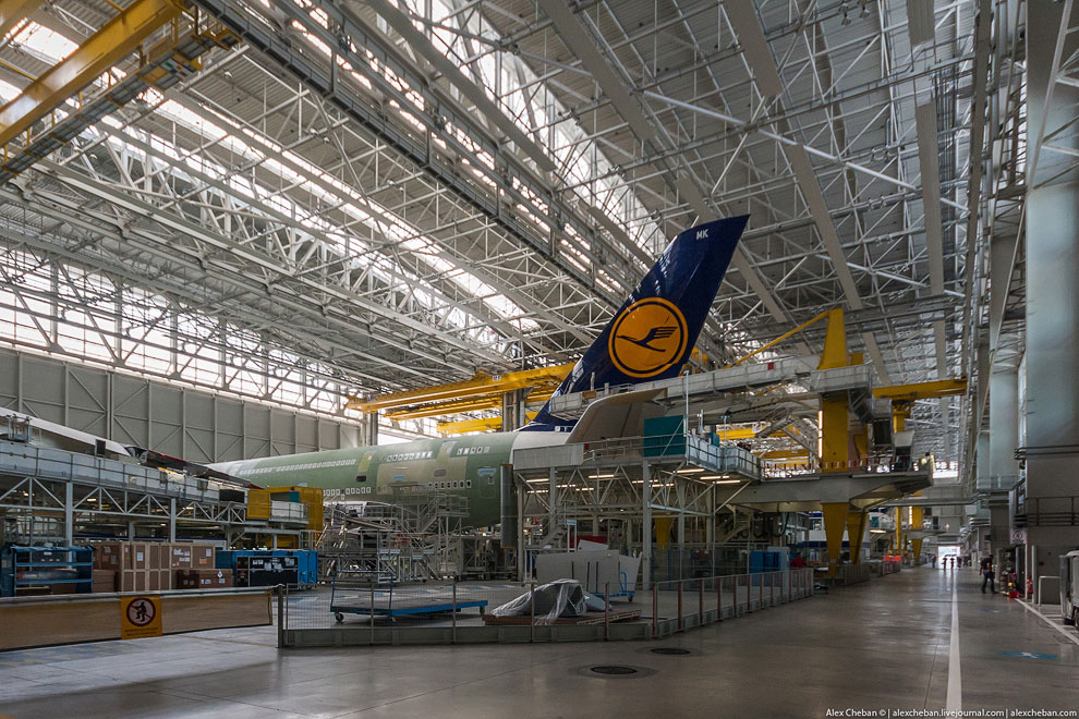 Процесс производства самого большого в мире пассажирского самолета Процесс производства самого большого в мире пассажирского самолета
