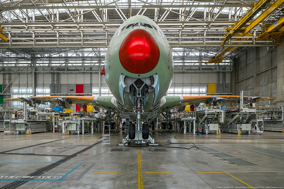 Процесс производства самого большого в мире пассажирского самолета Процесс производства самого большого в мире пассажирского самолета