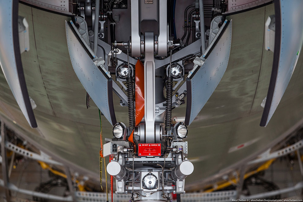 Процесс производства самого большого в мире пассажирского самолета Процесс производства самого большого в мире пассажирского самолета