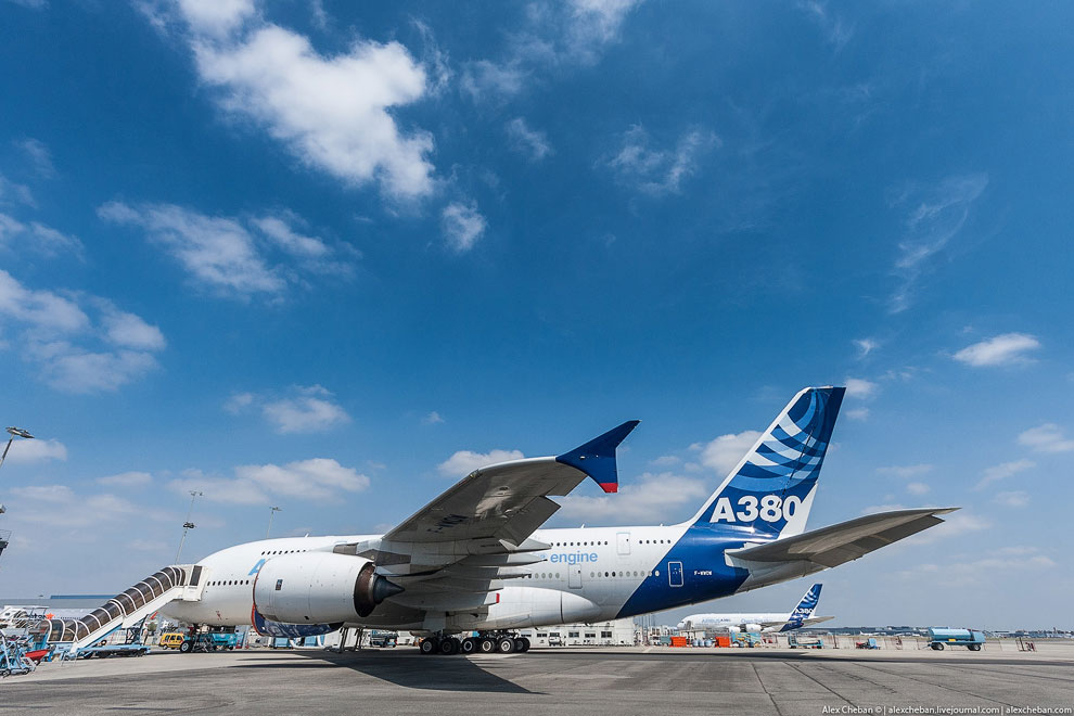 Процесс производства самого большого в мире пассажирского самолета Процесс производства самого большого в мире пассажирского самолета