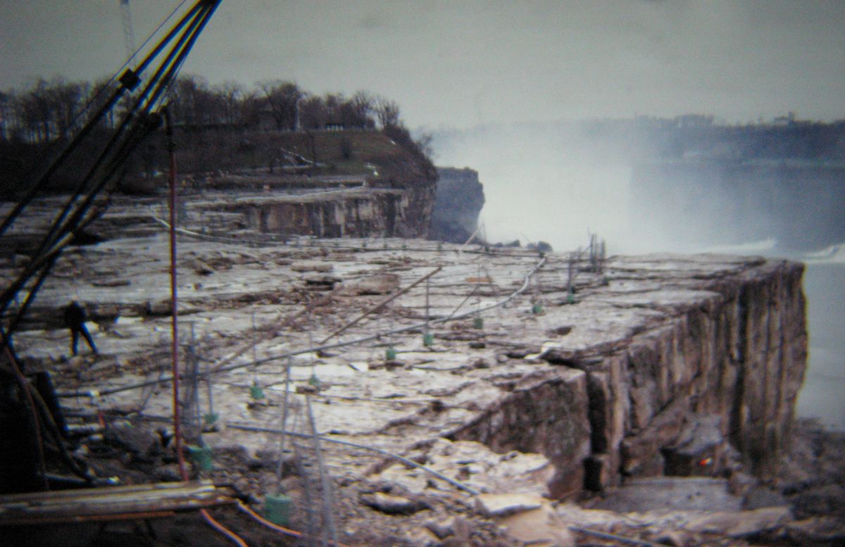 Как в 1969 году ремонтировали Ниагарский водопад