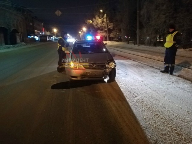 Девушками пришлось выпрыгнуть на ходу из автомобиля такси