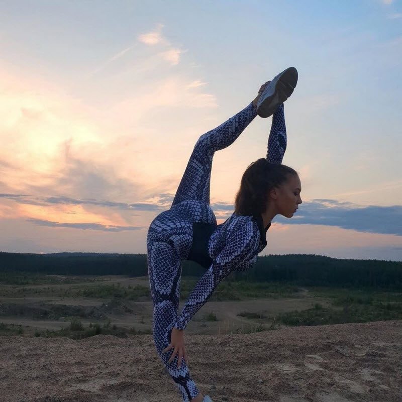 Сексуальные девушки в спортивных штанишках
