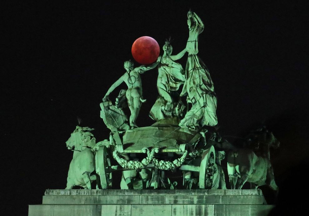 Волчья суперлуна 2019