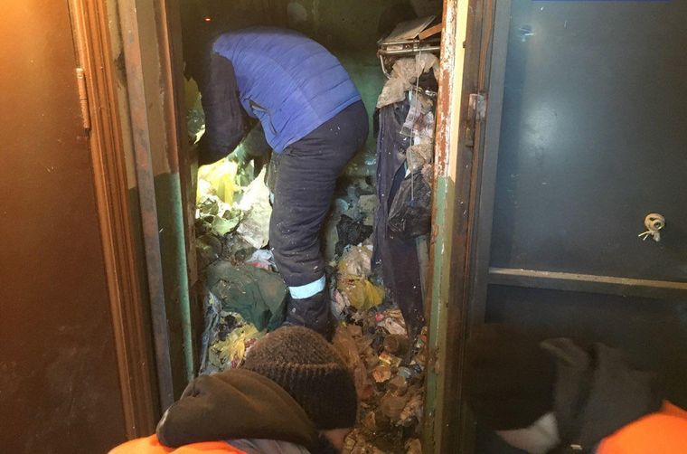 В Перми пенсионерка забила квартиру мусором до потолка