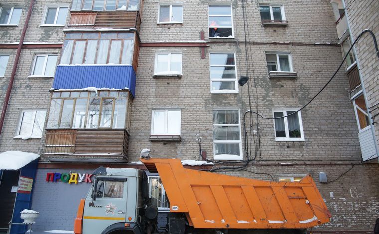 В Перми пенсионерка забила квартиру мусором до потолка