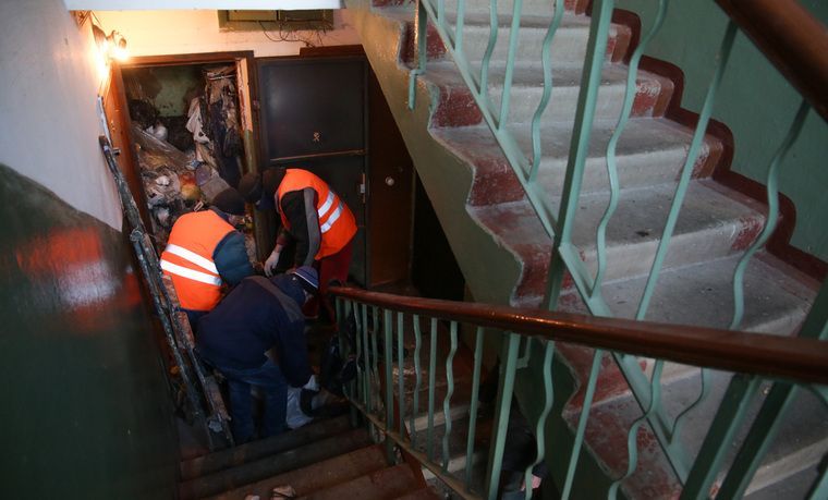 В Перми пенсионерка забила квартиру мусором до потолка