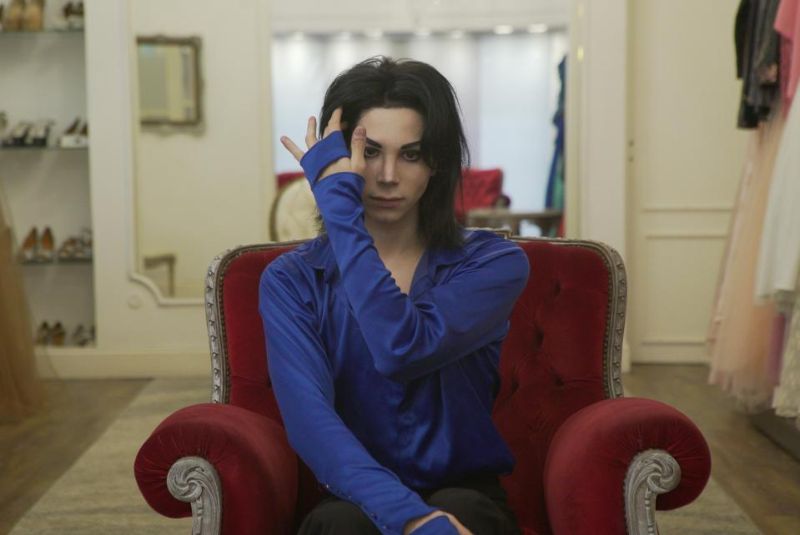 Чтобы стать двойником Майкла Джексона, парень потратил $30 000 на пластику