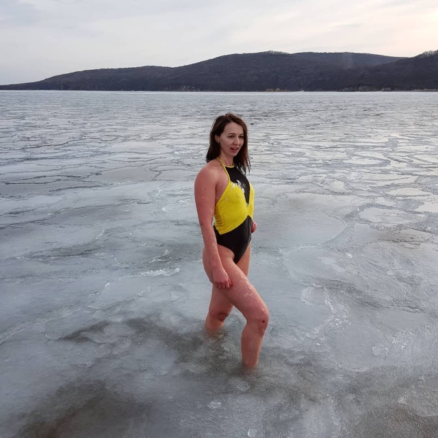 Приморская "моржиха" Наталья Аксёнова покоряет социальные сети