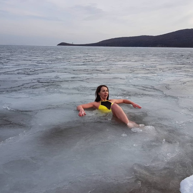 Приморская "моржиха" Наталья Аксёнова покоряет социальные сети