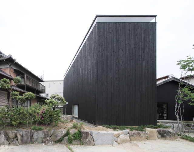 Необычное строение без окон в японском городе Тойота